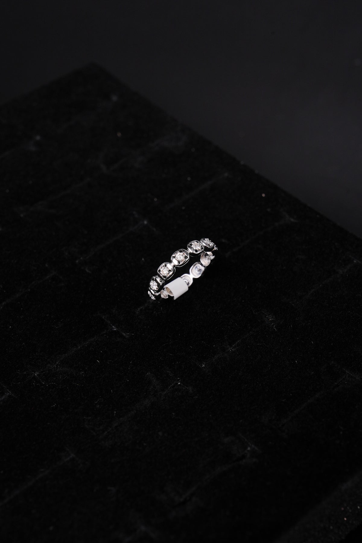 Glittering Petal Natural Diamond 18K Ladies Ring - RLA2584