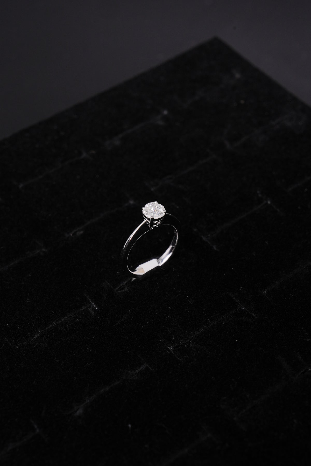 Ethereal Solitaire Cascade 18K Ladies Ring - RLA2531
